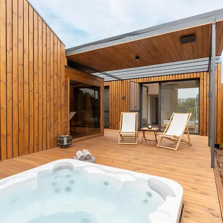 Natur Lodge Tiszafuered Nyaraló *
