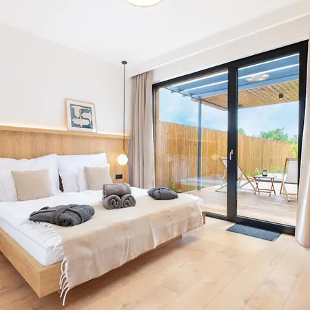 Natur Lodge Tiszafuered Nyaraló *